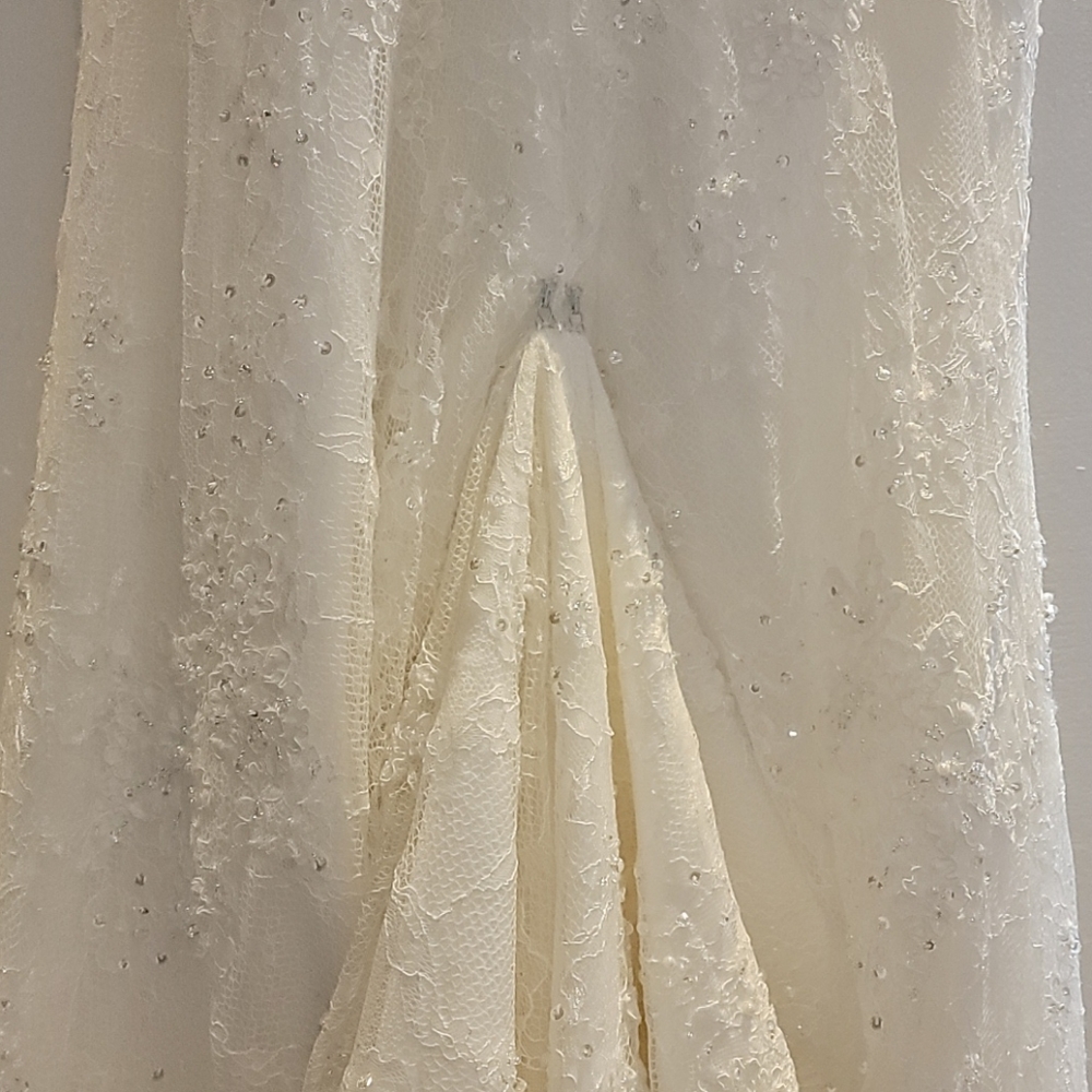 Ivory Maggie Sottero Brandy Wedding dress - Picture 10 of 12